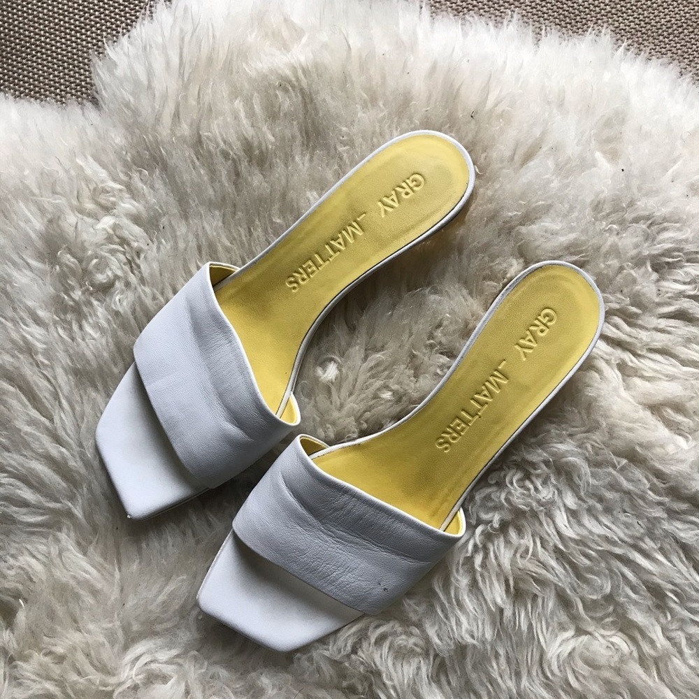 GRAY MATTERS Egg Piccolo Sandals